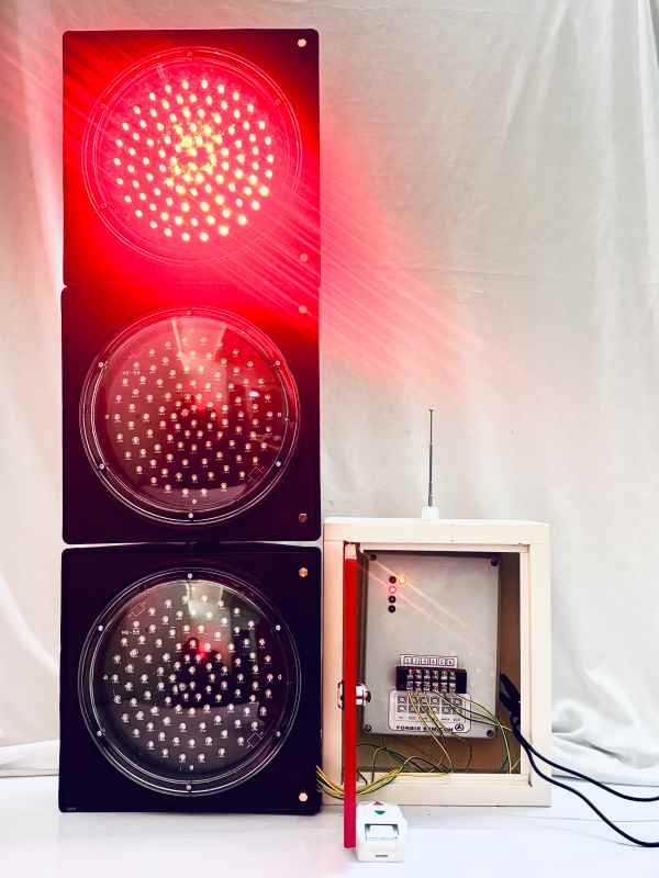 FORBIX SEMICON Wireless Traffic Light Controller Red Light