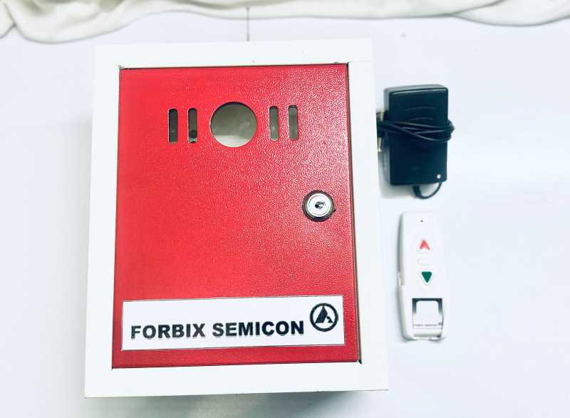 FORBIX SEMICON Wireless Traffic Lights Controller with Remote Transmitter